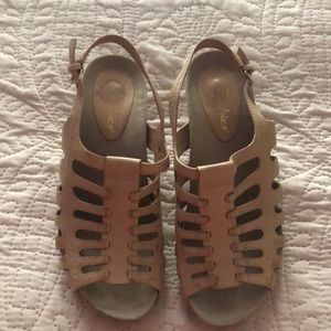 Orthotic Women’s sandal bone color 7.5 by Earthies